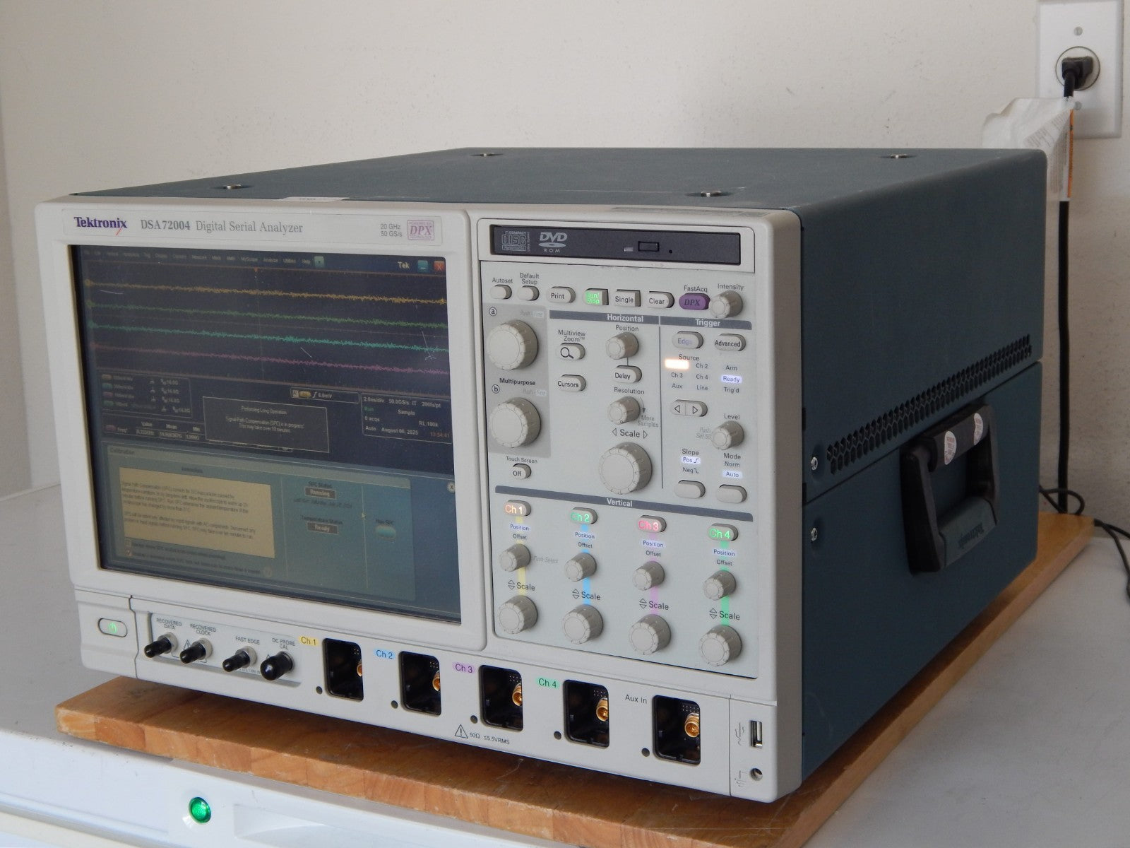 Tektronix DSA72004 Oscilloscope, option loaded 10XL, JA3,RTE, s/n B010114 Tektronix DSA72004 Oscilloscope, option loaded 10XL, JA3,RTE, s/n B010114
